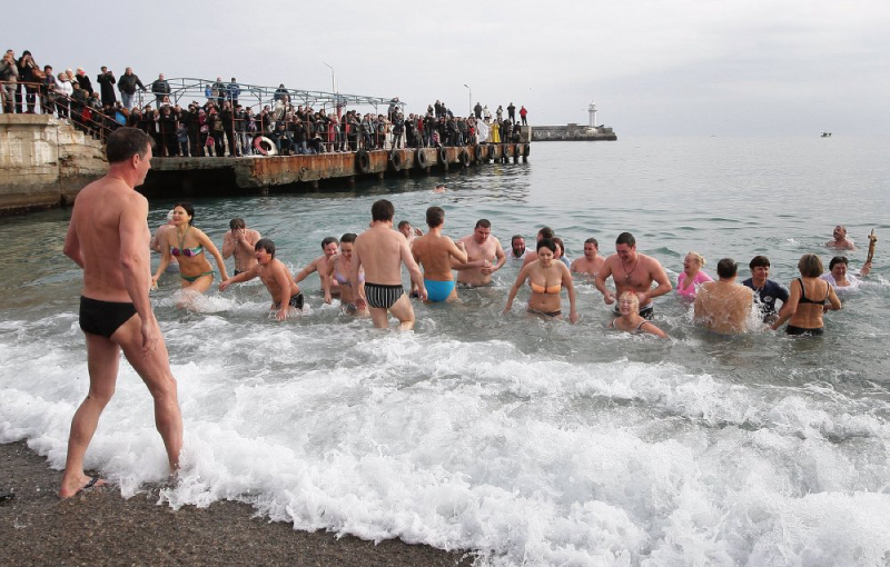 Крещенские купания в Крыму